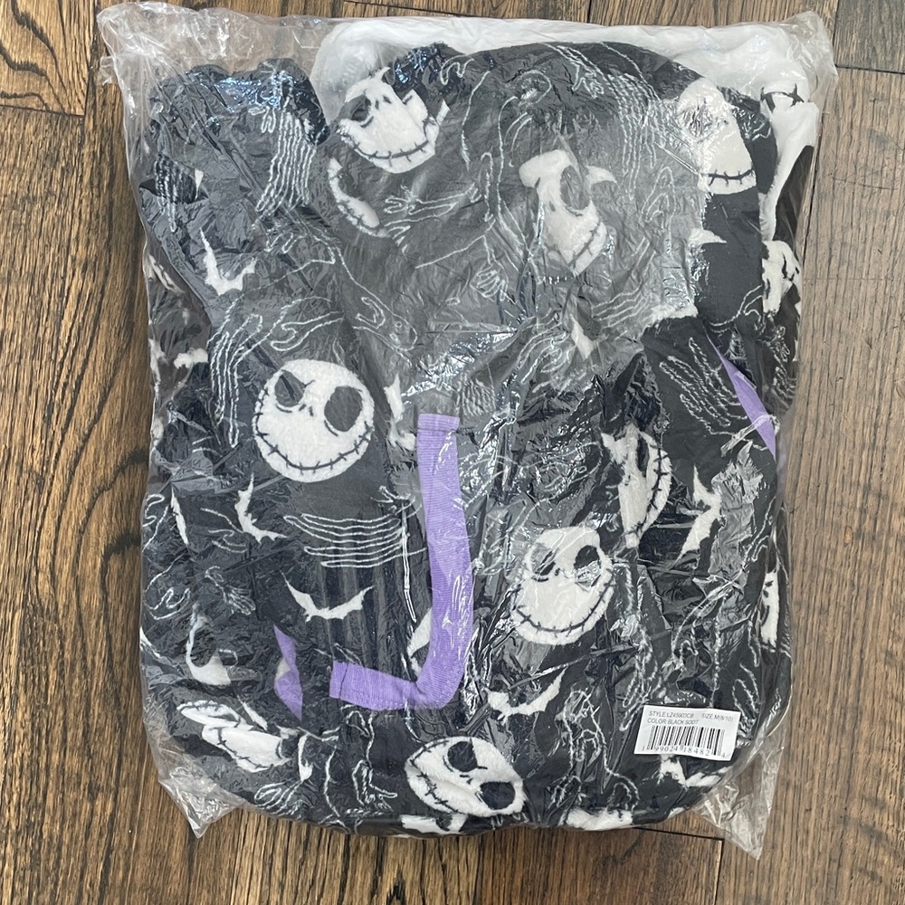 Black and White skull Halloween costume never used nwt